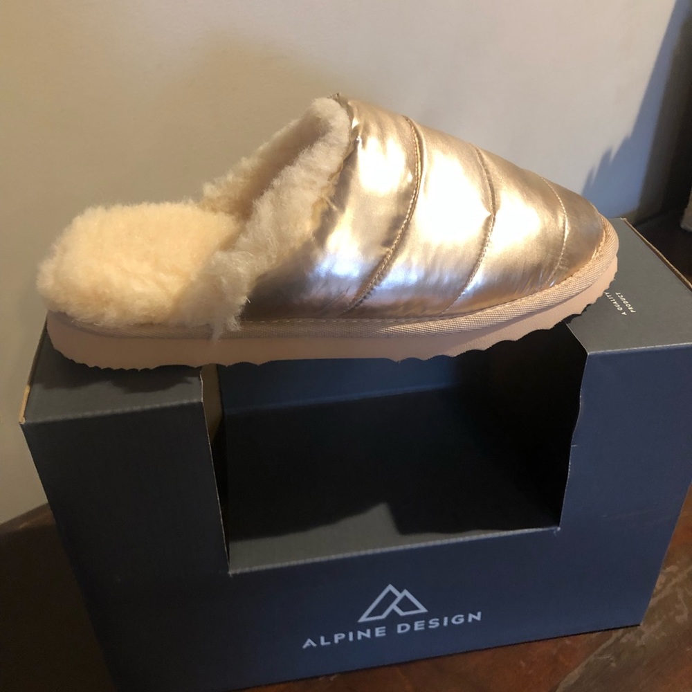 Alpine Design Women's Lara Puffy Slippers size 9